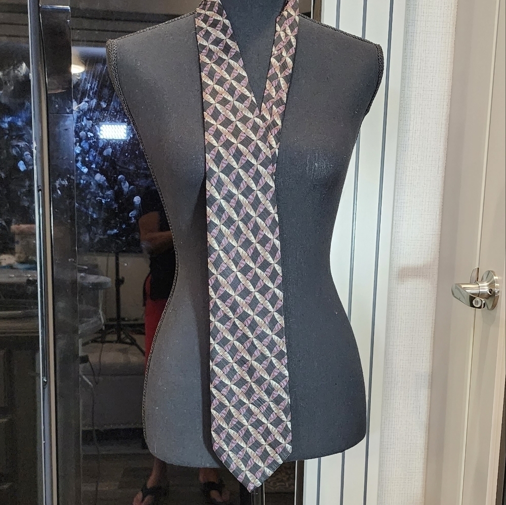 JHANE BARNES DESIGNER TIE